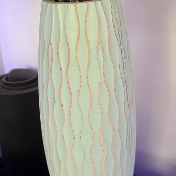 Beautiful turquoise base with flowers - Picture 3 of 4